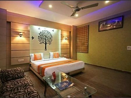 Hotel Raunak International Nueva Delhi Exterior foto