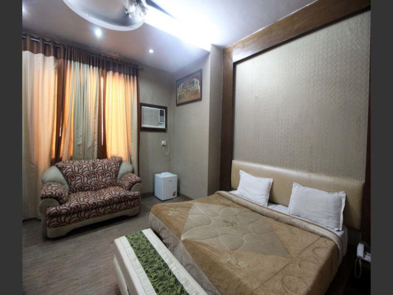 Hotel Raunak International Nueva Delhi Exterior foto
