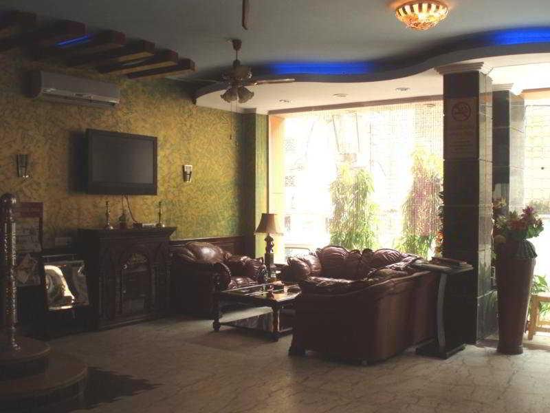 Hotel Raunak International Nueva Delhi Exterior foto